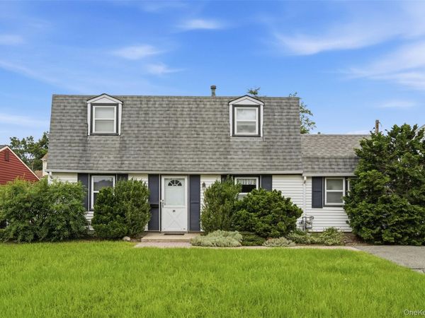 21 Appletree Lane , Carle Place, NY 11514