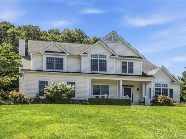 5 Preston Hollow Court , Northport, NY 11768