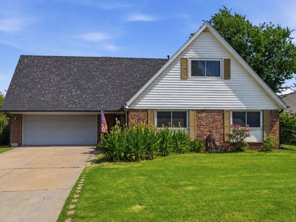8221 E 35th Street, Tulsa, OK 74145