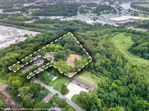 2086 N Ford St, Clarksville, TN 37042