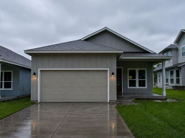 855 Cypress LN, Cottonwood Shores, TX 78657