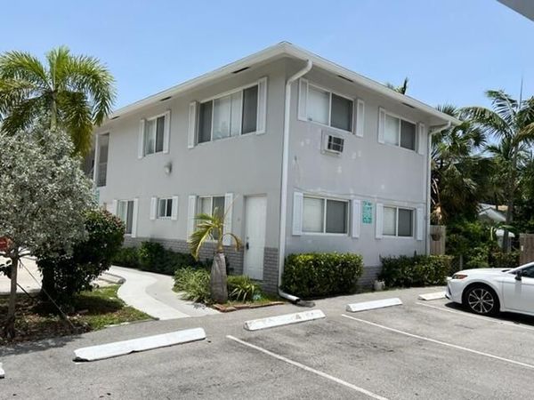 825 NE 6th Street, Unit 3, Fort Lauderdale, FL 33304
