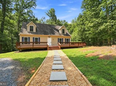 472 ARRINGTON MOUNTAIN ROAD, HAYWOOD, VA 22722