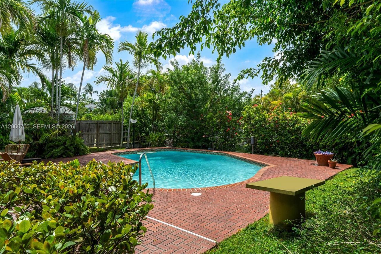 1860 Cleveland Rd , Miami Beach, FL 33141 Photo