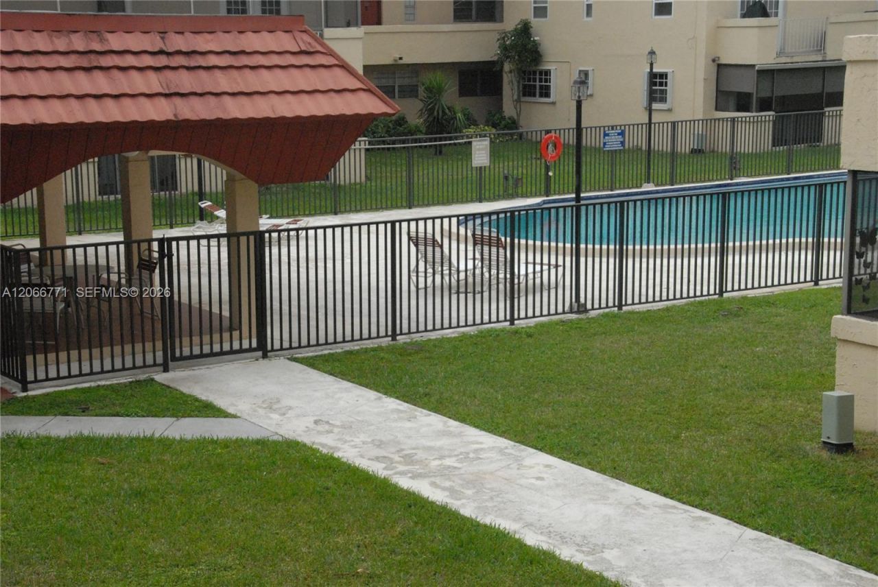 10907 N Kendall Dr, Unit 416, Miami, FL 33176 Photo