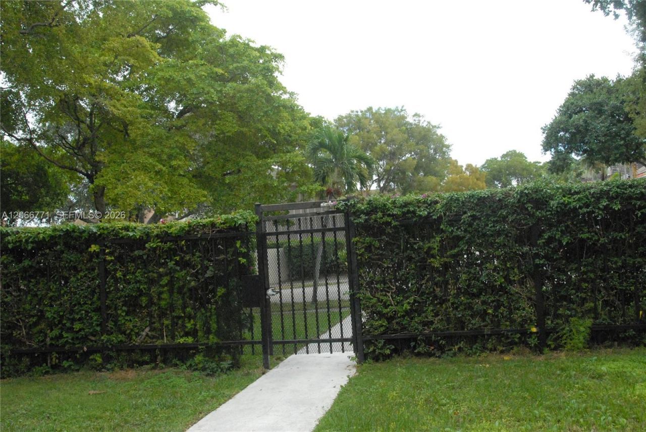 10907 N Kendall Dr, Unit 416, Miami, FL 33176 Photo
