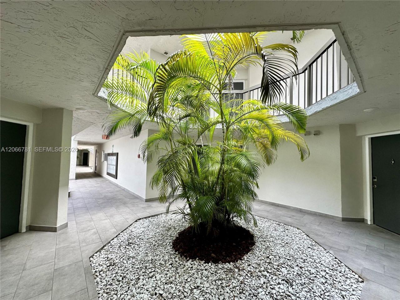 9427 Fontainebleau Blvd , Unit 102-34, Miami, FL 33172 Photo