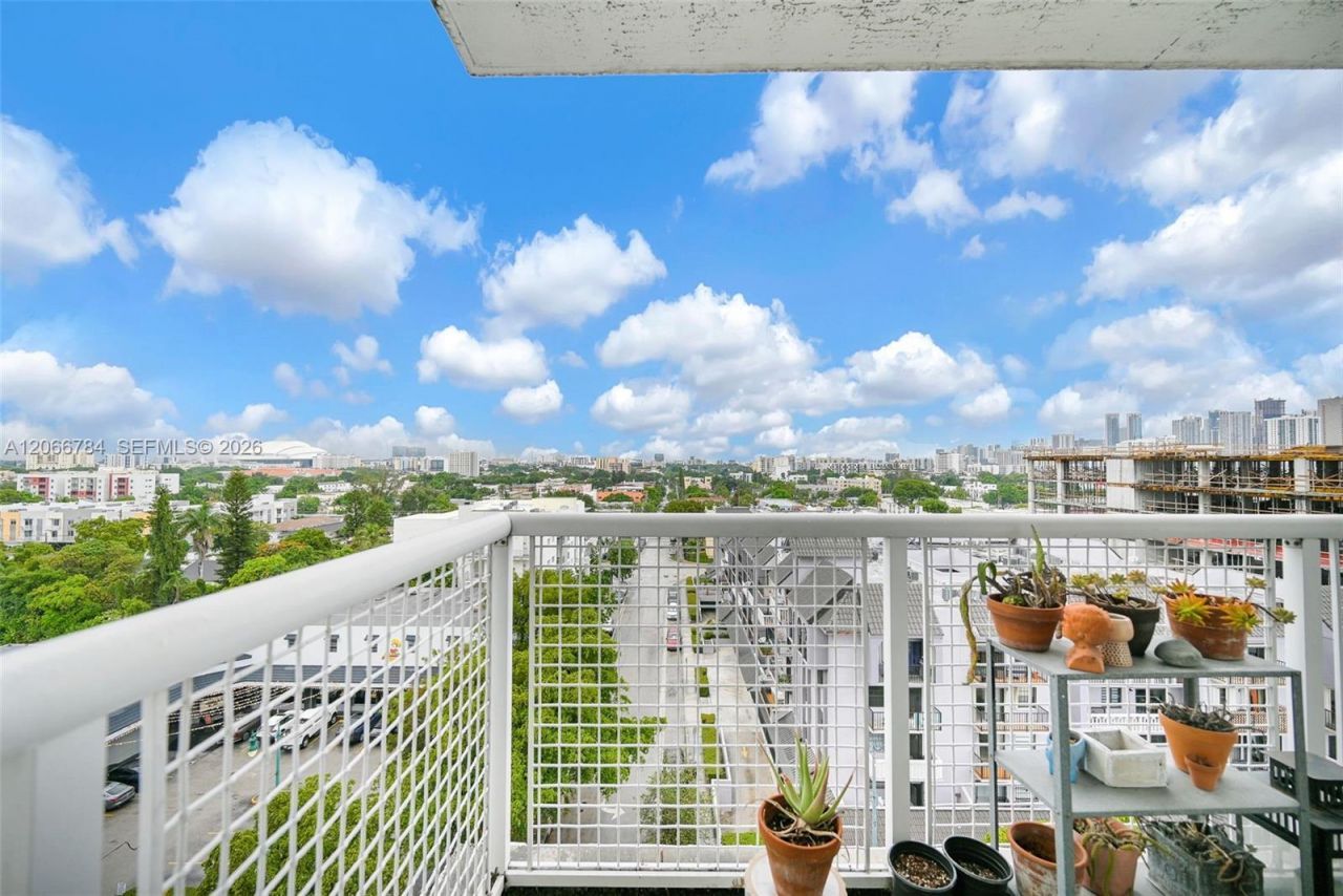 900 SW 8th St , Unit 908, Miami, FL 33130 Photo