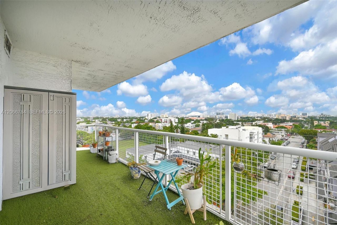 900 SW 8th St , Unit 908, Miami, FL 33130 Photo