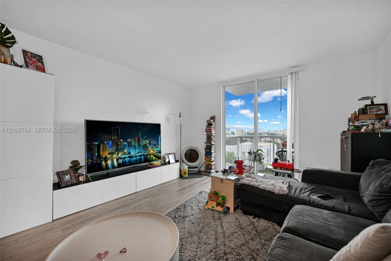 900 SW 8th St , Unit 908, Miami, FL 33130 Photo