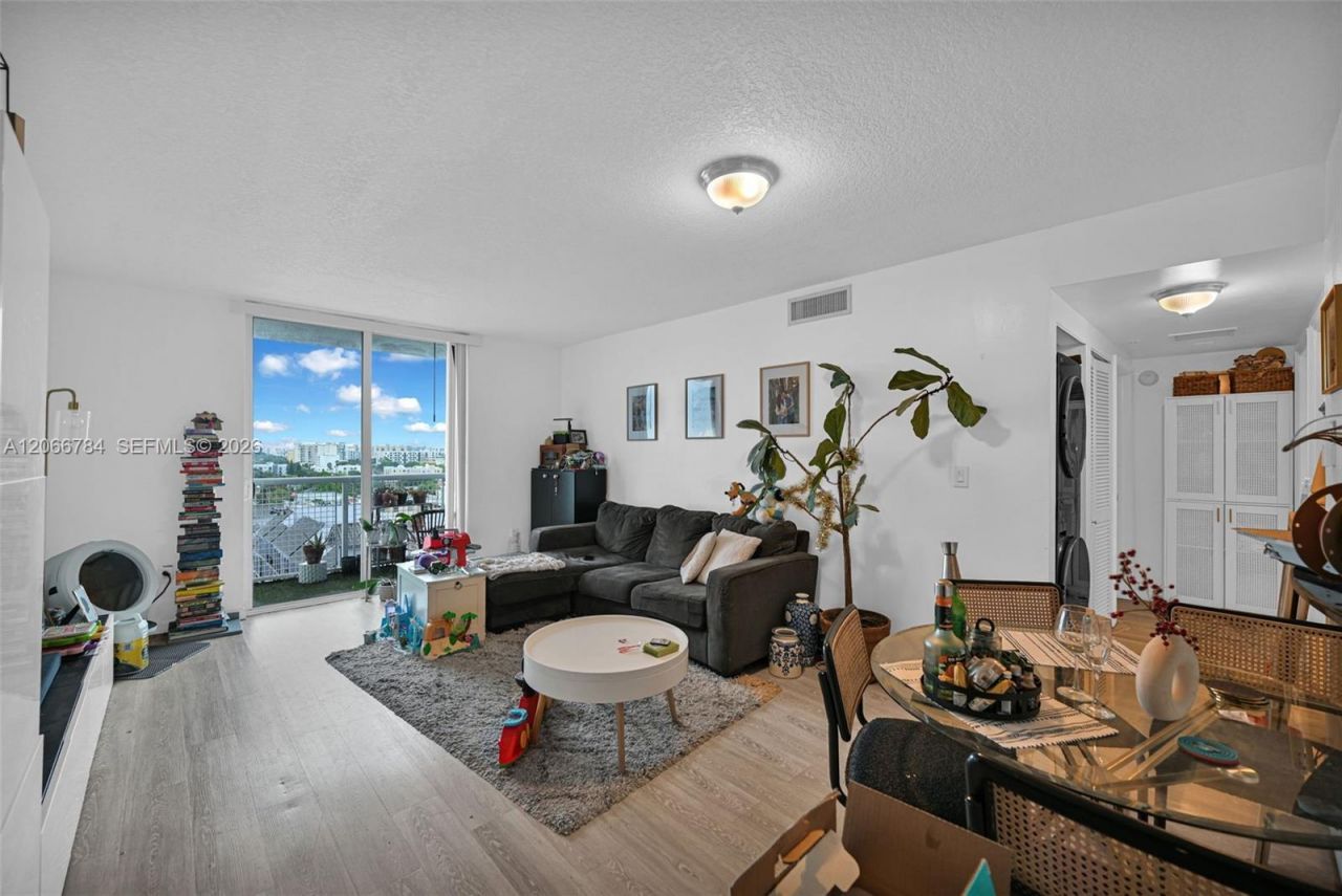 900 SW 8th St , Unit 908, Miami, FL 33130 Photo