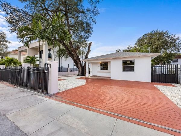 3072 NW 14th St , Unit REAR, Miami, FL 33125