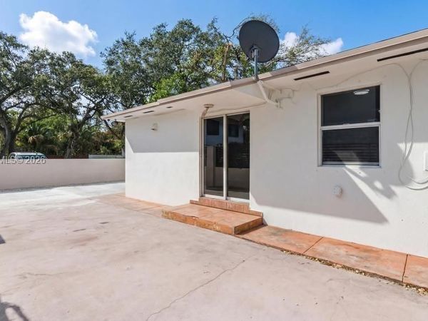 3072 NW 14th St , Unit REAR, Miami, FL 33125