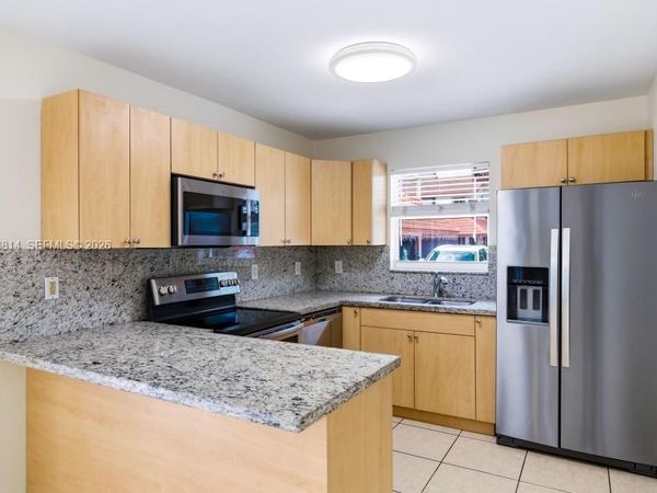 3072 NW 14th St , Unit REAR, Miami, FL 33125