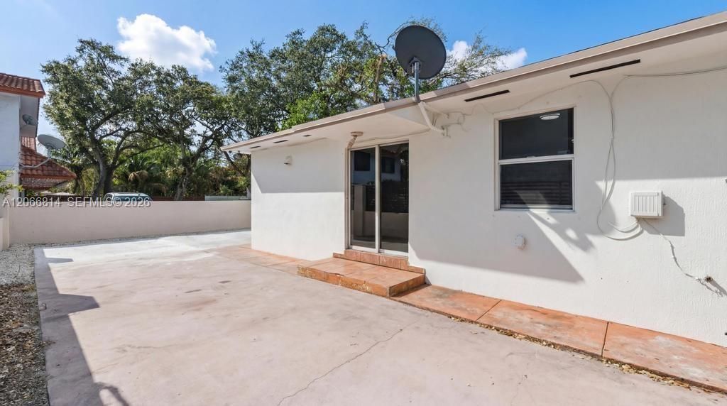 3072 NW 14th St, Unit REAR, Miami, FL 33125 Photo