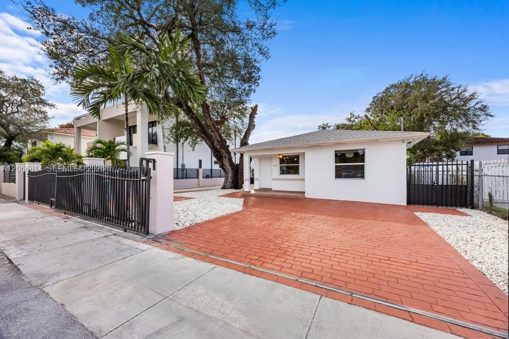 3072 NW 14th St , Unit REAR, Miami, FL 33125 Photo
