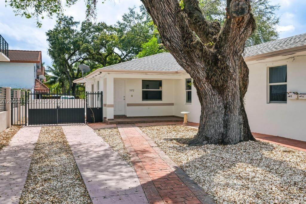 3072 NW 14th St , Unit REAR, Miami, FL 33125 Photo