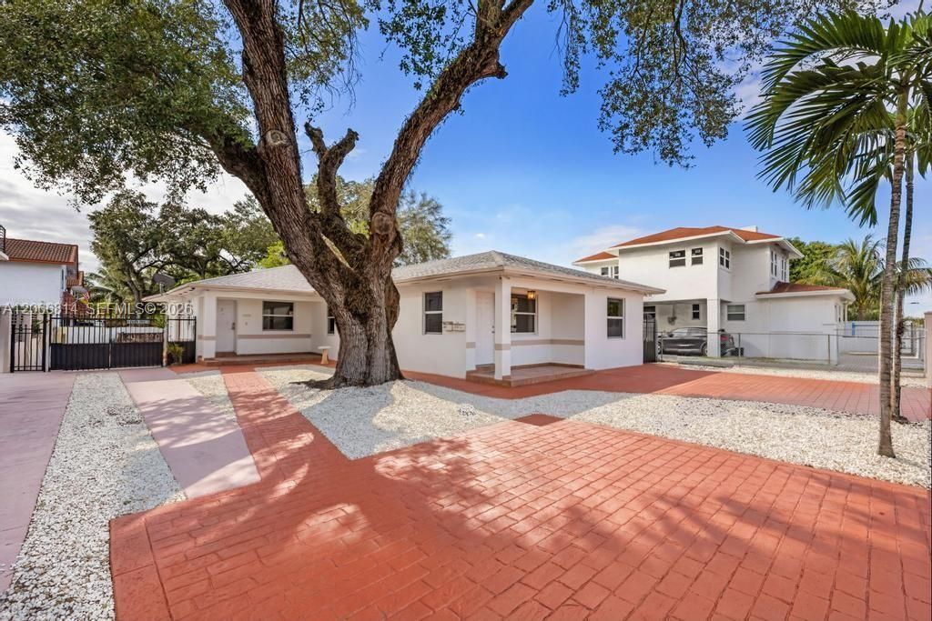 3072 NW 14th St , Unit REAR, Miami, FL 33125 Photo
