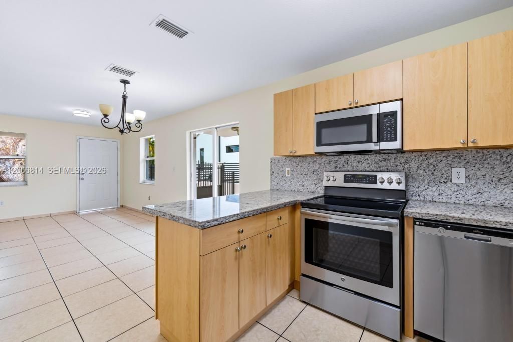 3072 NW 14th St , Unit REAR, Miami, FL 33125 Photo