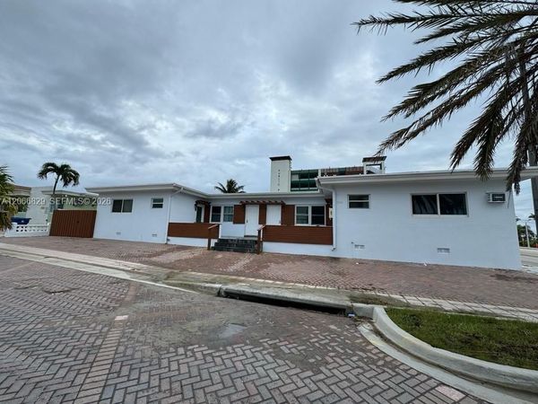 338 Roosevelt St, Unit 1002, Hollywood, FL 33019