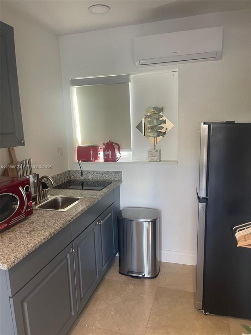 338 Roosevelt St, Unit 1002, Hollywood, FL 33019 Photo