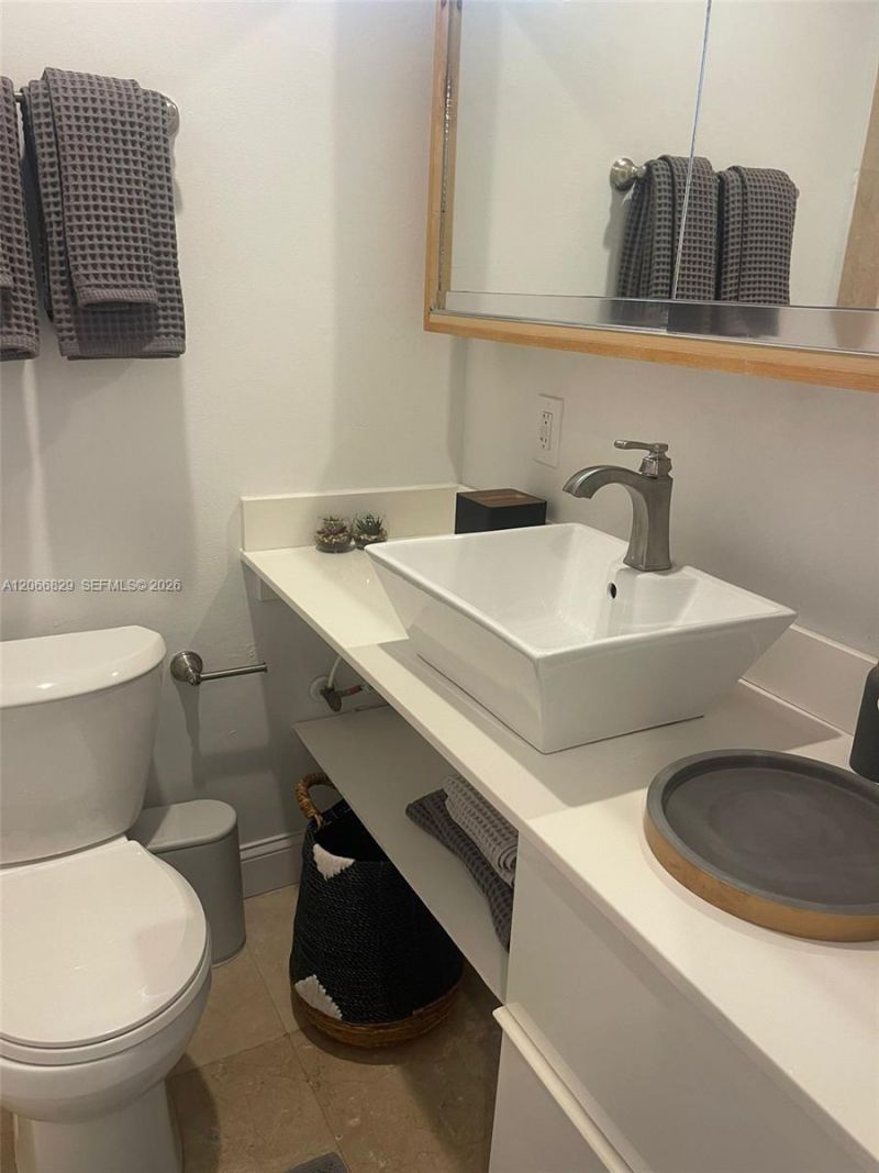 338 Roosevelt St, Unit 1002, Hollywood, FL 33019 Photo
