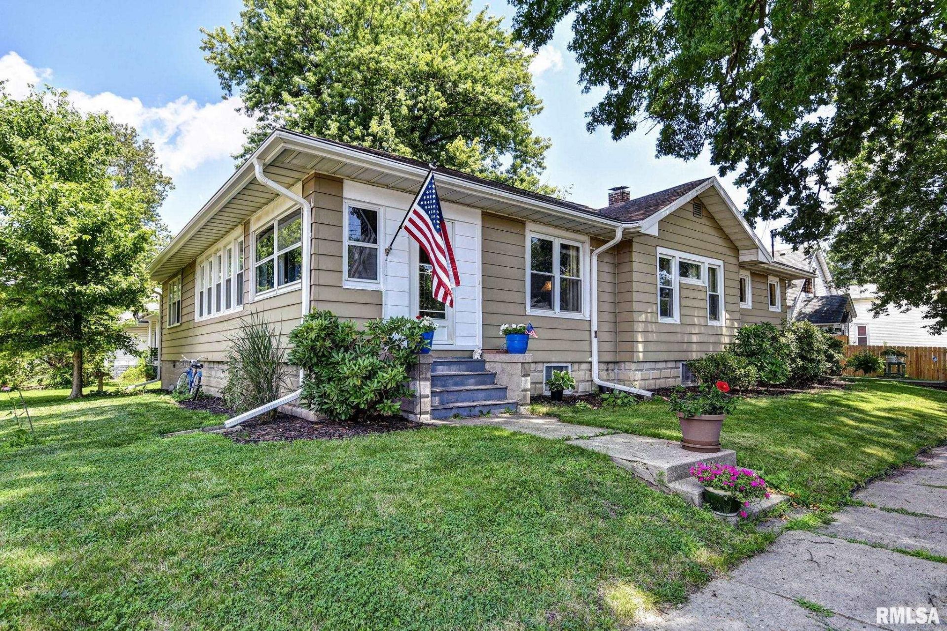 602 N Cherokee Street, Taylorville, IL 62568 Main Photo