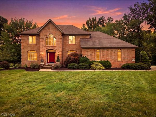 6605 Brookhollow Drive SW, Warren, OH 44481