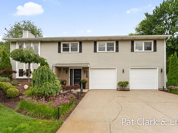 6061 Ridgeview Drive, Muskegon, MI 49441
