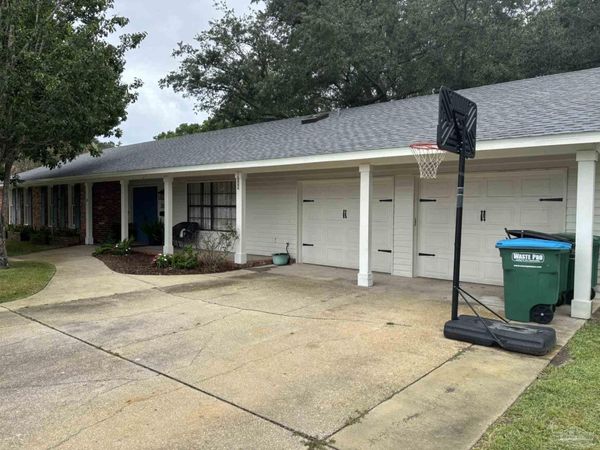 208 Hibiscus Ave, Gulf Breeze, FL 32561