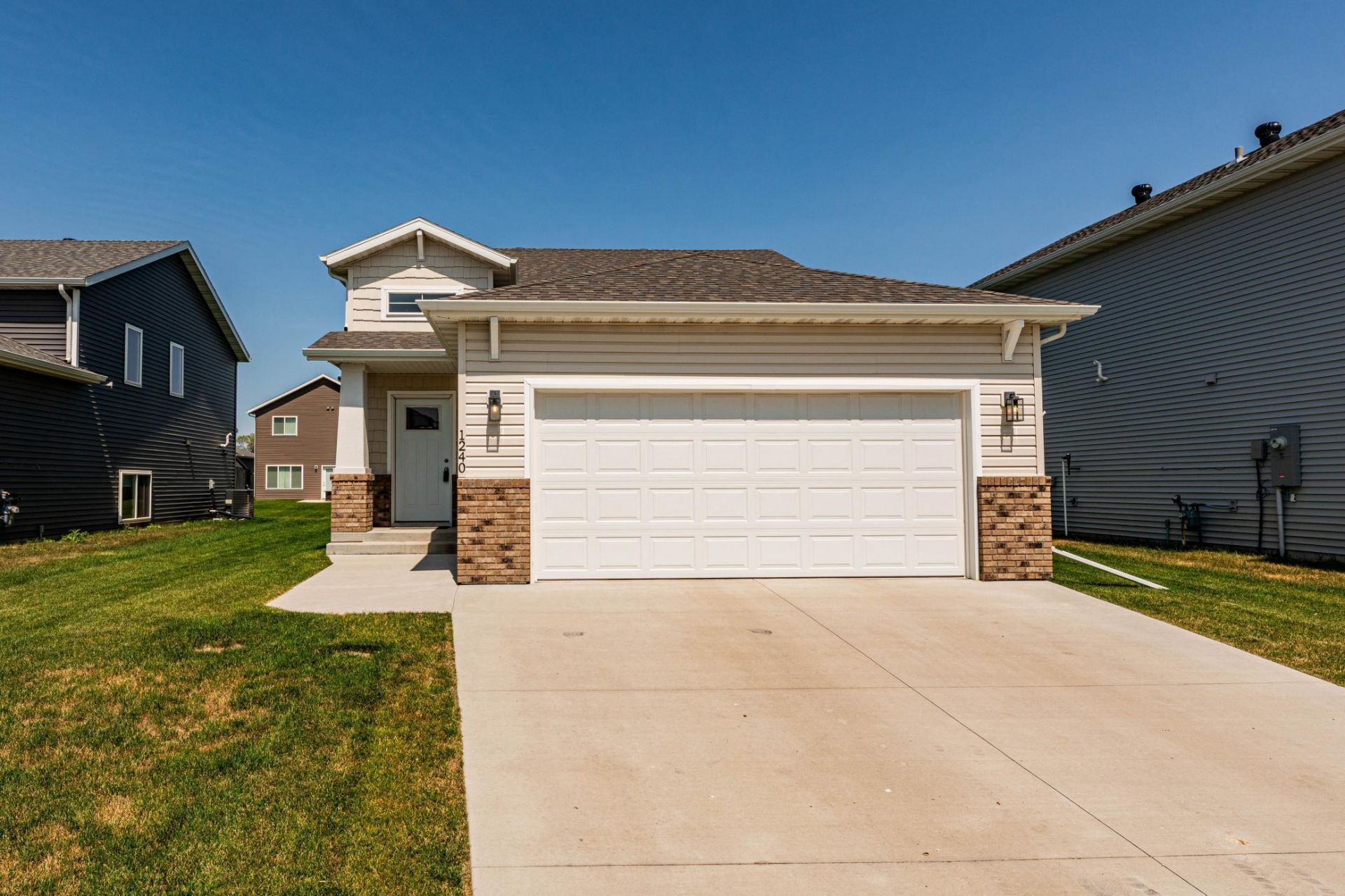 1240 Rachel Drive W primary photo