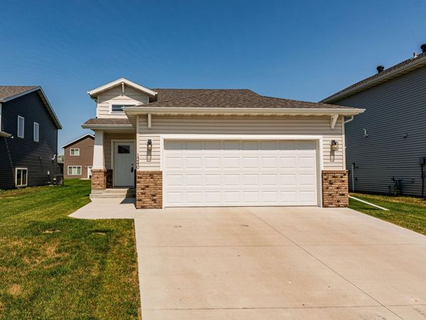 1240 Rachel Drive W, West Fargo, ND 58078