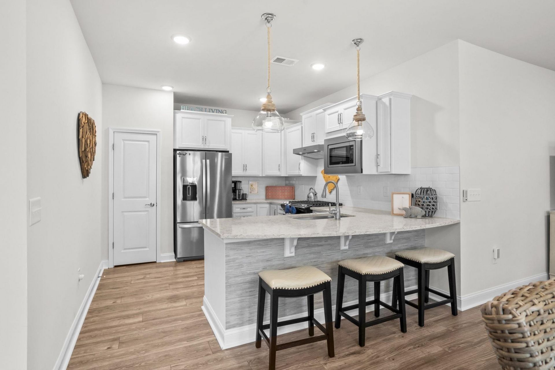 5905 Cremona Dr. Photo 13