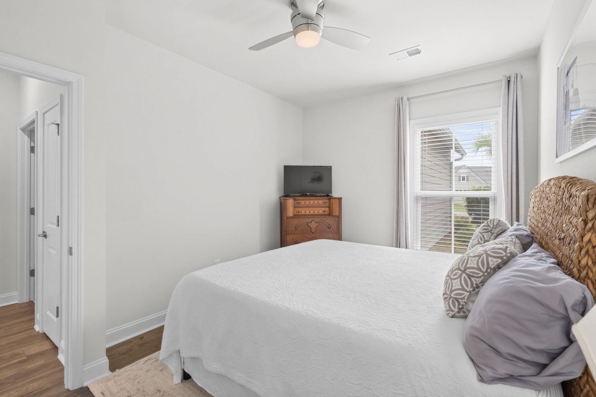 5905 Cremona Dr. Photo 35