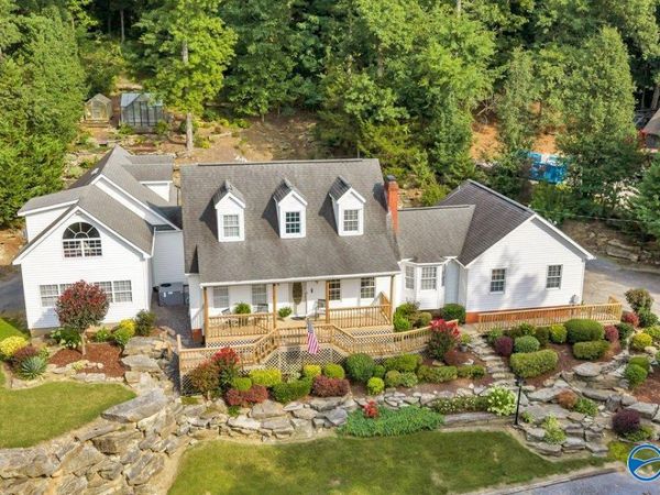 995 Hillwood Drive, Guntersville, AL 35976