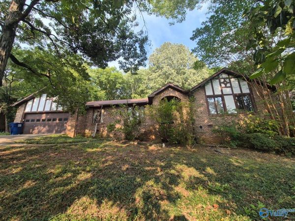 7709 Oakridge Drive SE, Huntsville, AL 35802