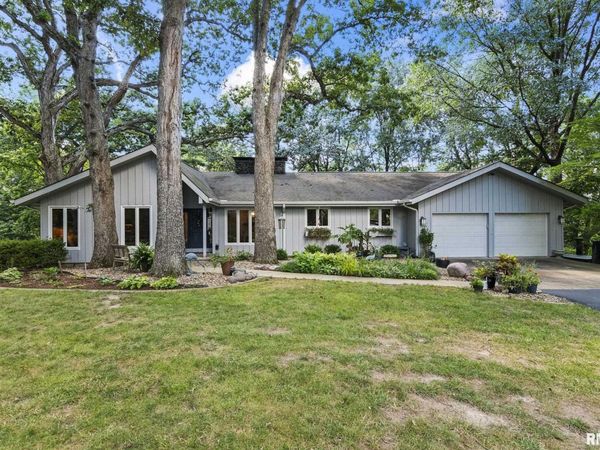 423 Blane Court, Dawson, IL 62650