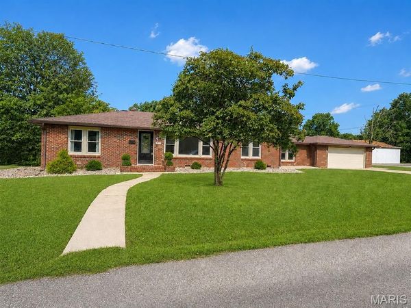 1031 18th Street, Carlyle, IL 62231