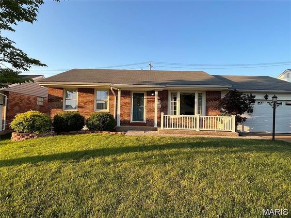 3821 Upton Street , St Louis, MO 63116