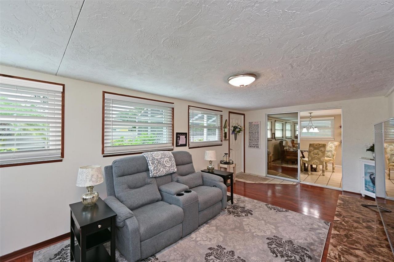 811 Alderwood Way, Sarasota, FL 34243 Photo