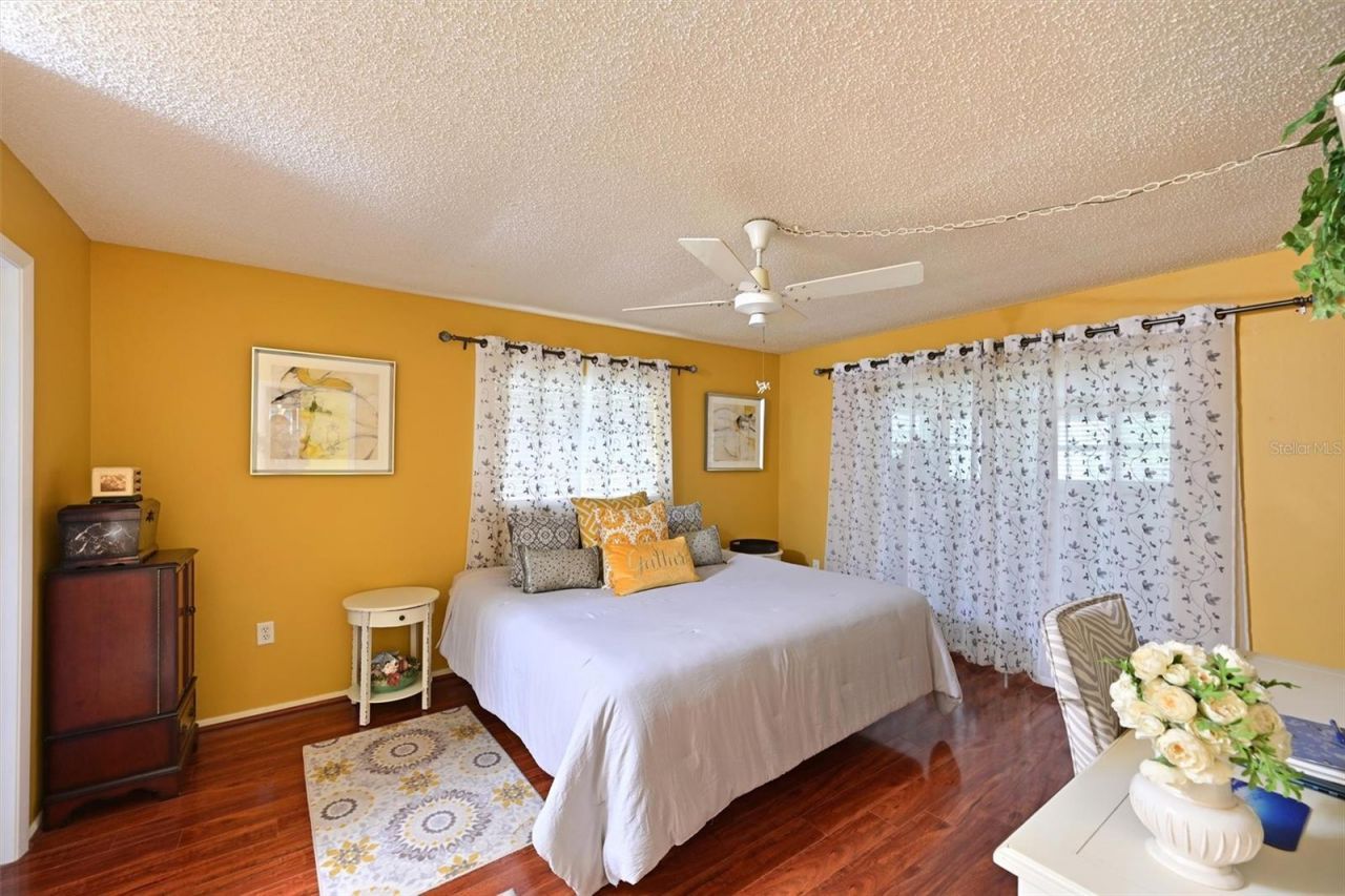 811 Alderwood Way, Sarasota, FL 34243 Photo