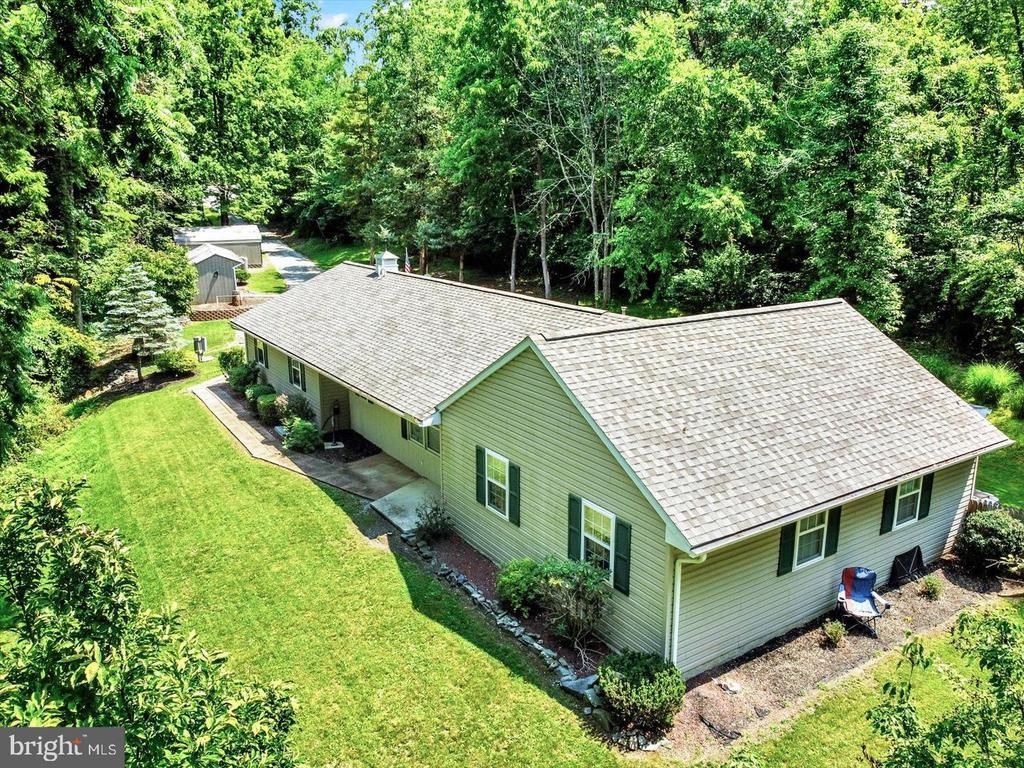 30 LAKEVIEW COURT, WELLSVILLE, PA 17365