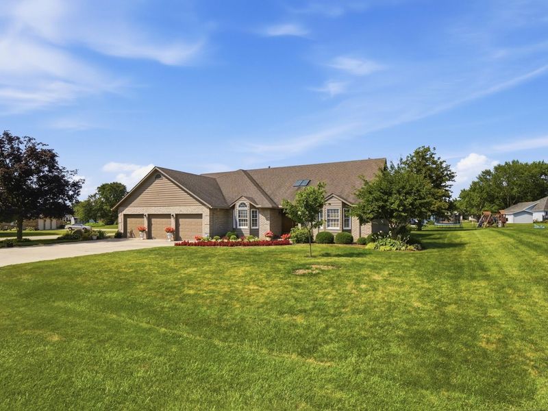 1097 Countryside Drive, Washington Court House, OH 43160 Photo 2