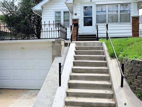 2804 Dodge, Sioux City, IA 51106