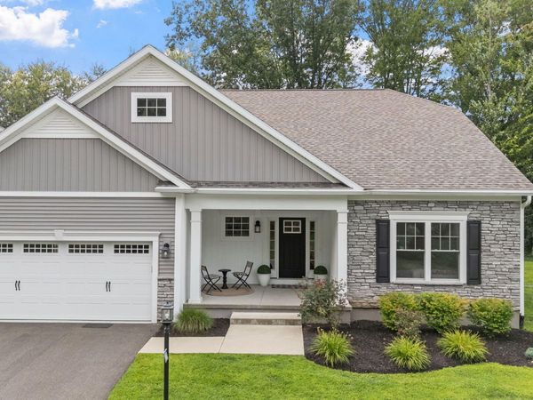 8 Fairway Court, Voorheesville, NY 12186
