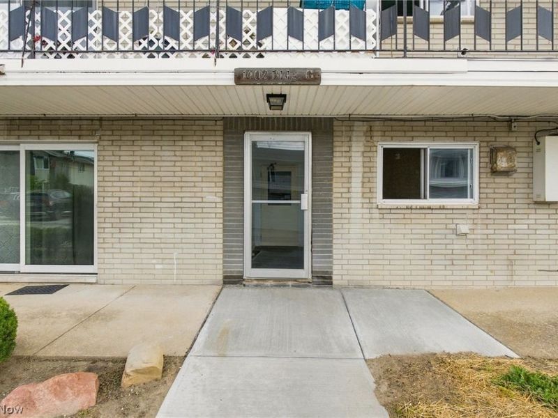 1402 Golden Gate Boulevard, Unit G203, Mayfield Heights, OH 44124 Photo 1
