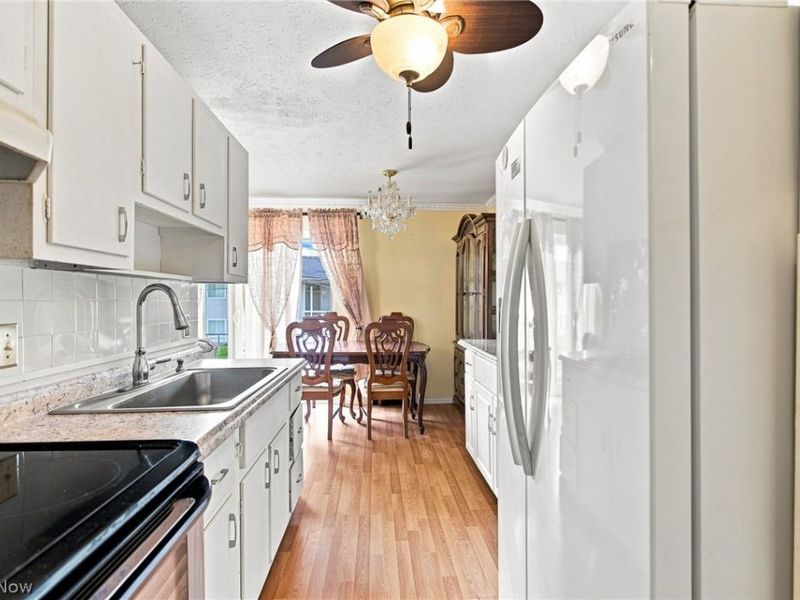 1402 Golden Gate Boulevard, Unit G203, Mayfield Heights, OH 44124 Photo 10