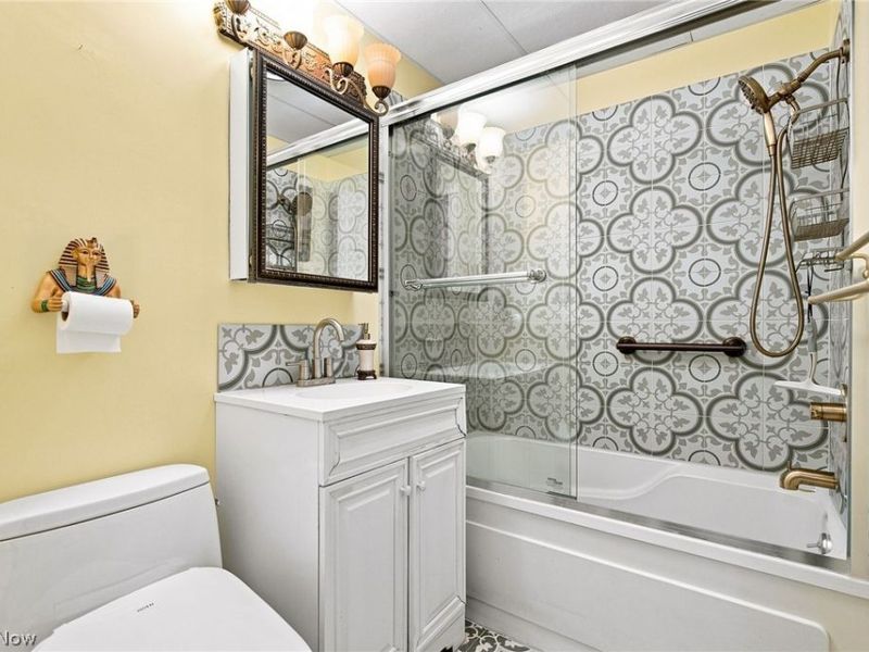 1402 Golden Gate Boulevard, Unit G203, Mayfield Heights, OH 44124 Photo 18