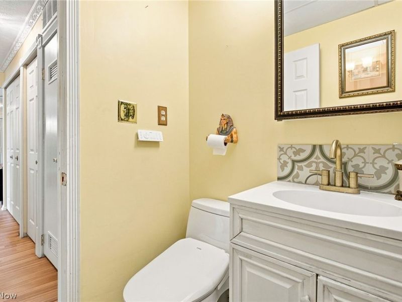 1402 Golden Gate Boulevard, Unit G203, Mayfield Heights, OH 44124 Photo 19