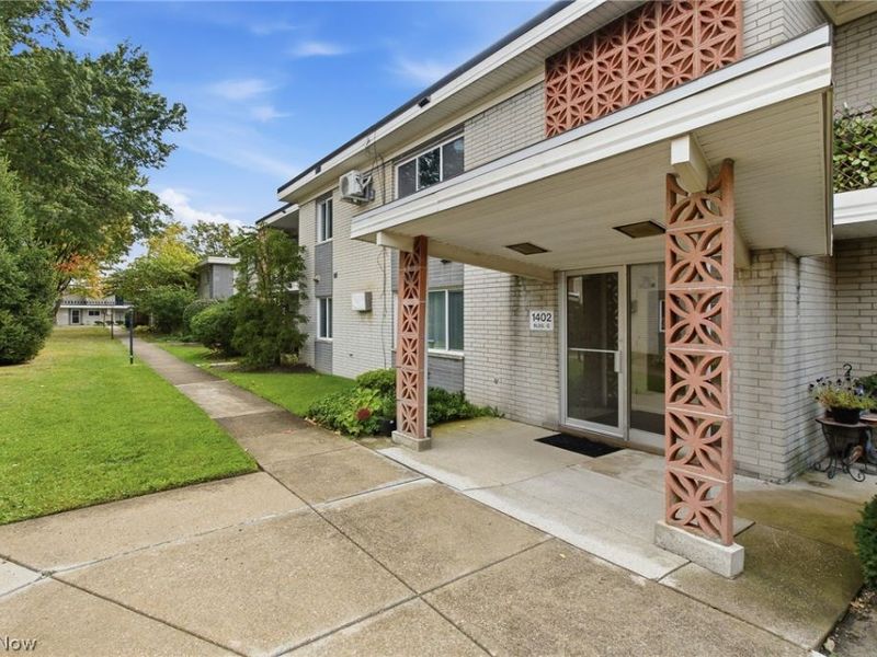 1402 Golden Gate Boulevard, Unit G203, Mayfield Heights, OH 44124 Photo 2